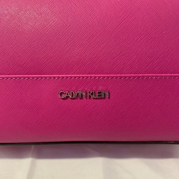 NWT Calvin Klein Vinyl Cosmetic Case - Picture 2 of 6